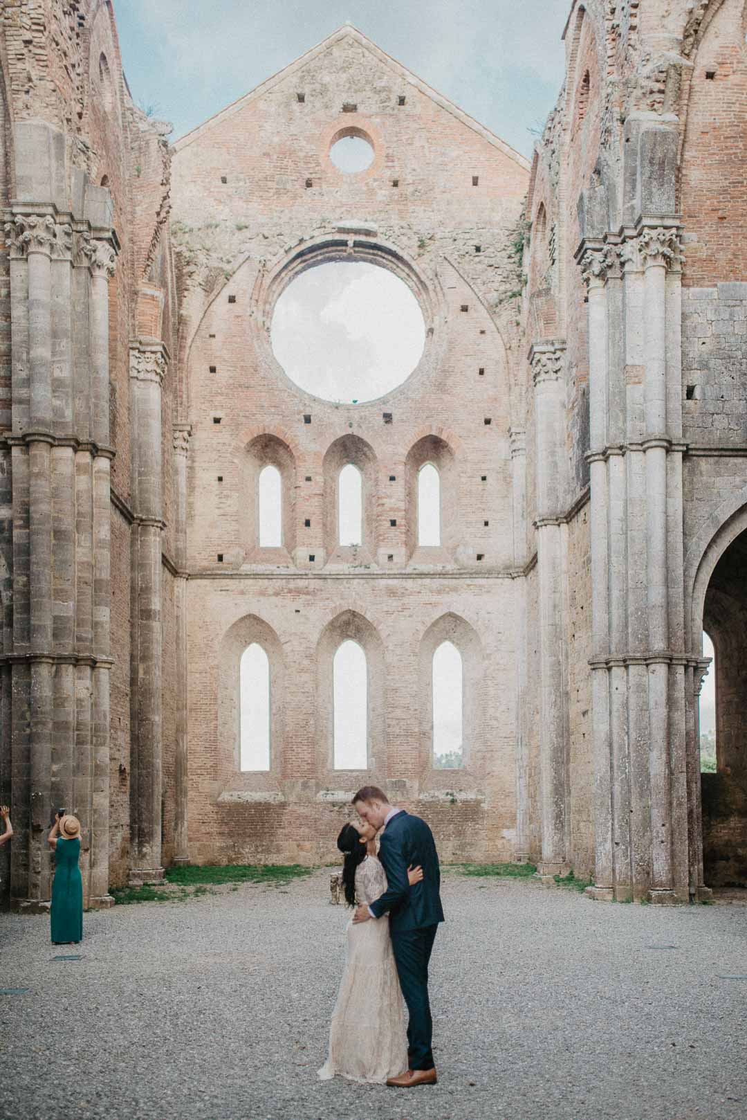 wedding-photographer-destination-fineart-bespoke-reportage-tuscany-sangalgano-abbey-borgosanpietro-vivianeizzo-spazio46-121