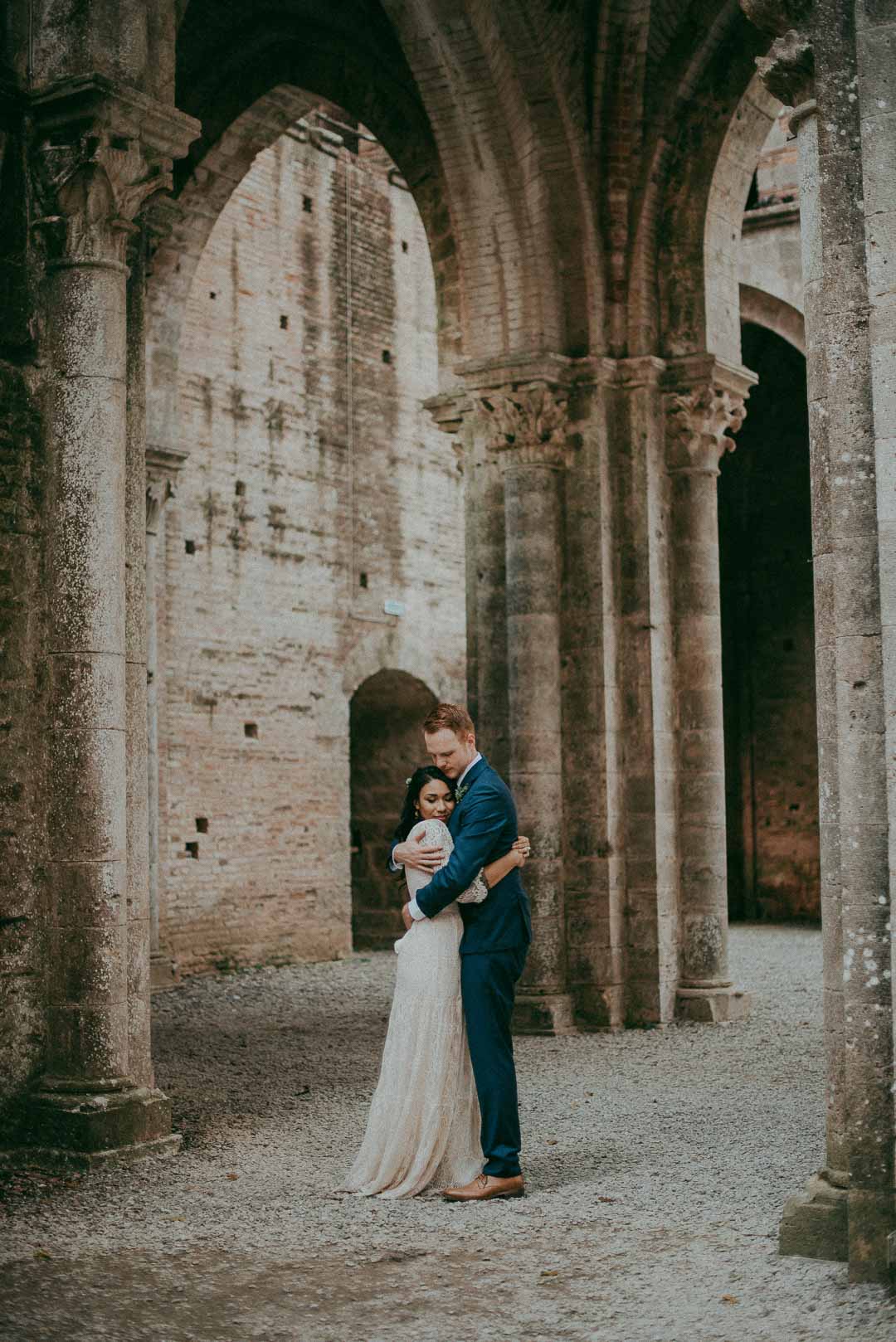 wedding-photographer-destination-fineart-bespoke-reportage-tuscany-sangalgano-abbey-borgosanpietro-vivianeizzo-spazio46-123