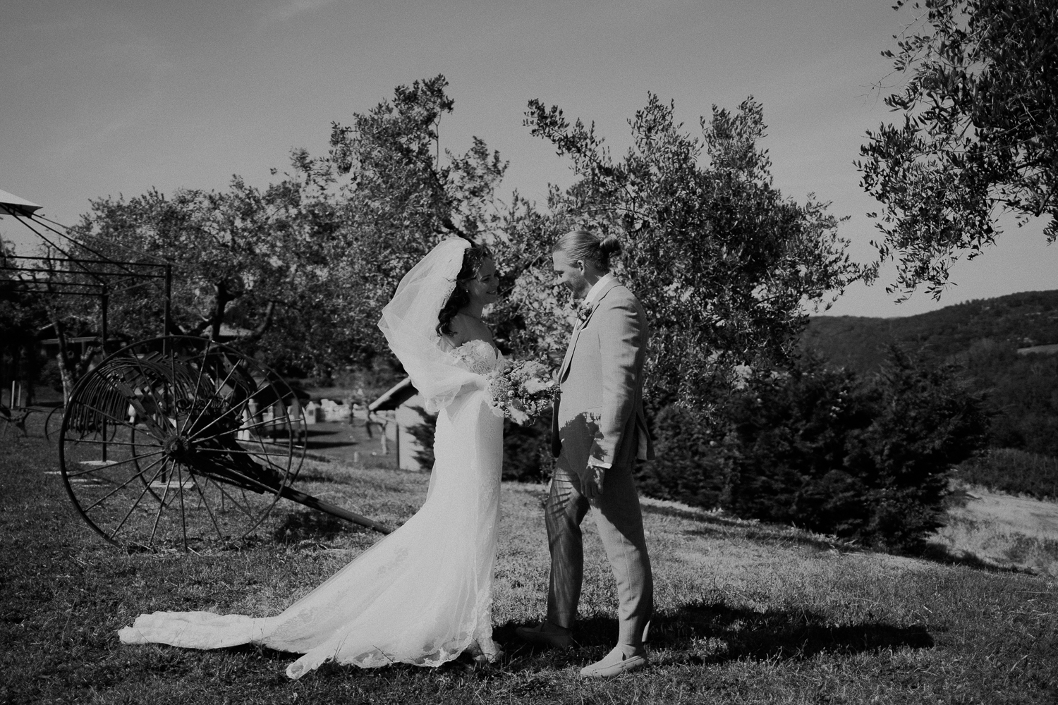 vivianeizzo-wedding-photographer-fineart-bespoke-reportage-destination-umbria-villalaura-borgosanfaustino-luxurywedding-110