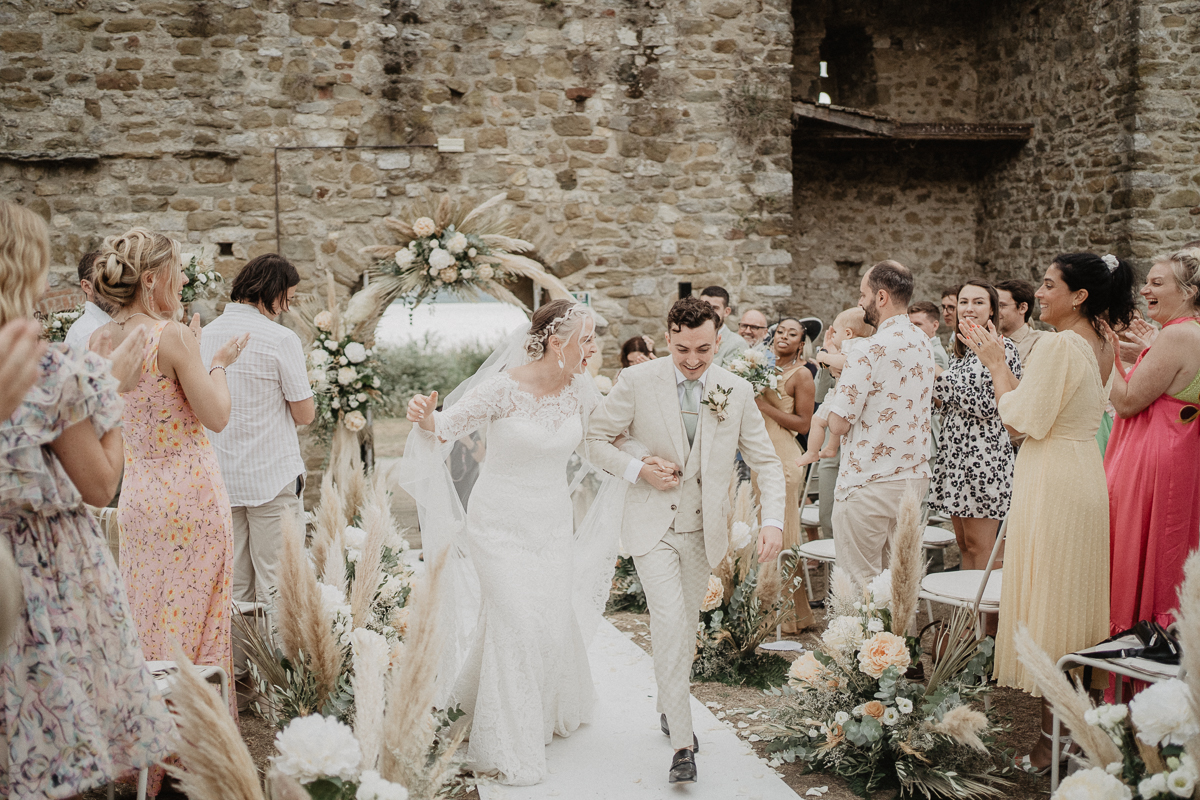 vivianeizzo-wedding-photographer-fineart-bespoke-reportage-luxury-destination-Isolapolvese-Perugia-Umbria-isolapolveseresort-junebugweddings.jpg-101