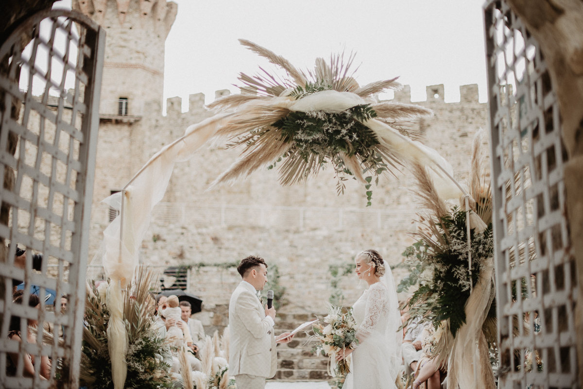 vivianeizzo-wedding-photographer-fineart-bespoke-reportage-luxury-destination-Isolapolvese-Perugia-Umbria-isolapolveseresort-junebugweddings.jpg-110