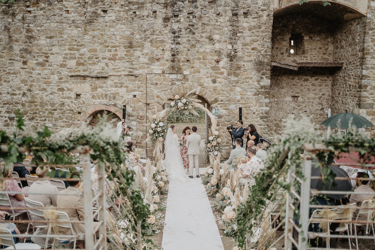 vivianeizzo-wedding-photographer-fineart-bespoke-reportage-luxury-destination-Isolapolvese-Perugia-Umbria-isolapolveseresort-junebugweddings.jpg-115