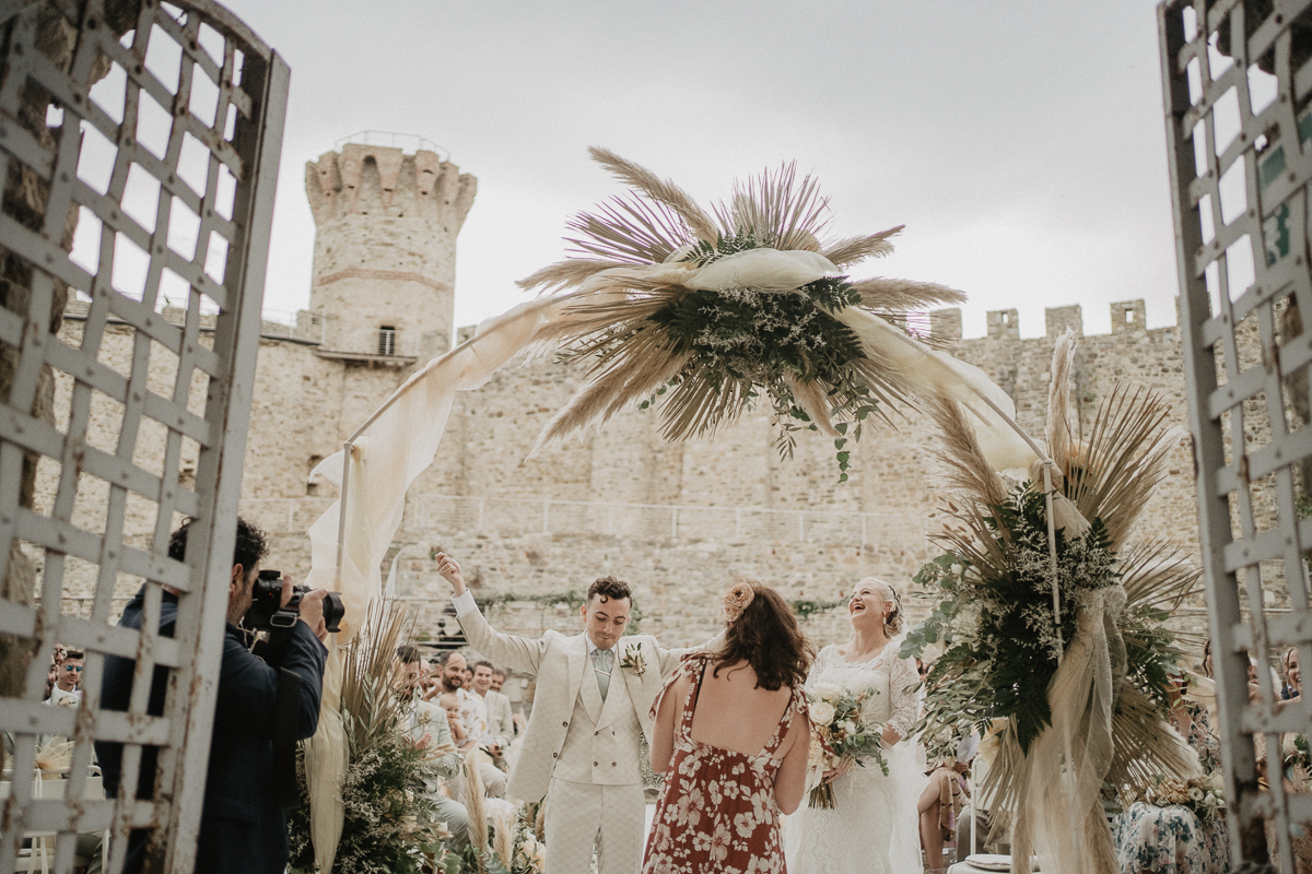 vivianeizzo-wedding-photographer-fineart-bespoke-reportage-luxury-destination-Isolapolvese-Perugia-Umbria-isolapolveseresort-junebugweddings.jpg-121