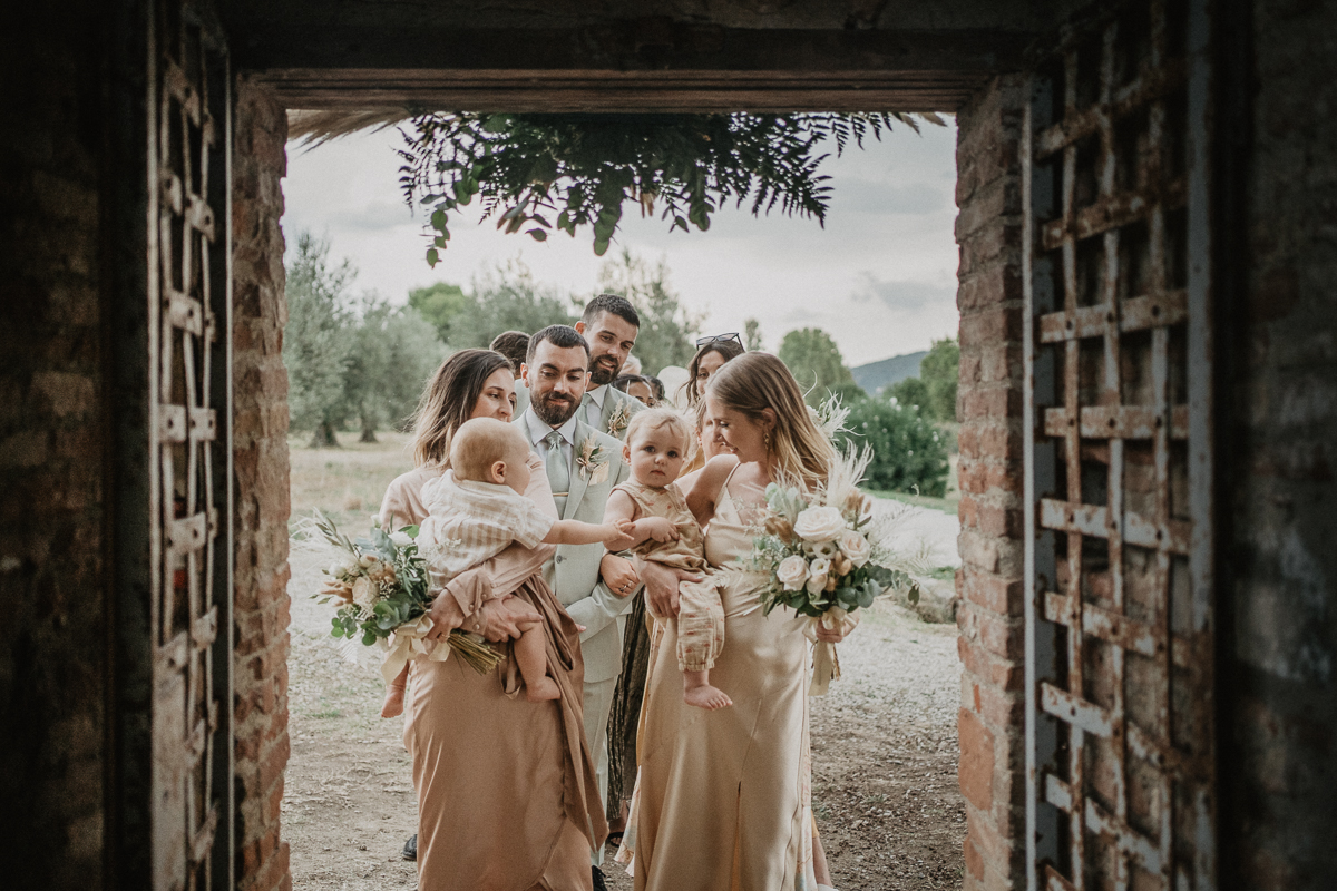 vivianeizzo-wedding-photographer-fineart-bespoke-reportage-luxury-destination-Isolapolvese-Perugia-Umbria-isolapolveseresort-junebugweddings.jpg-134
