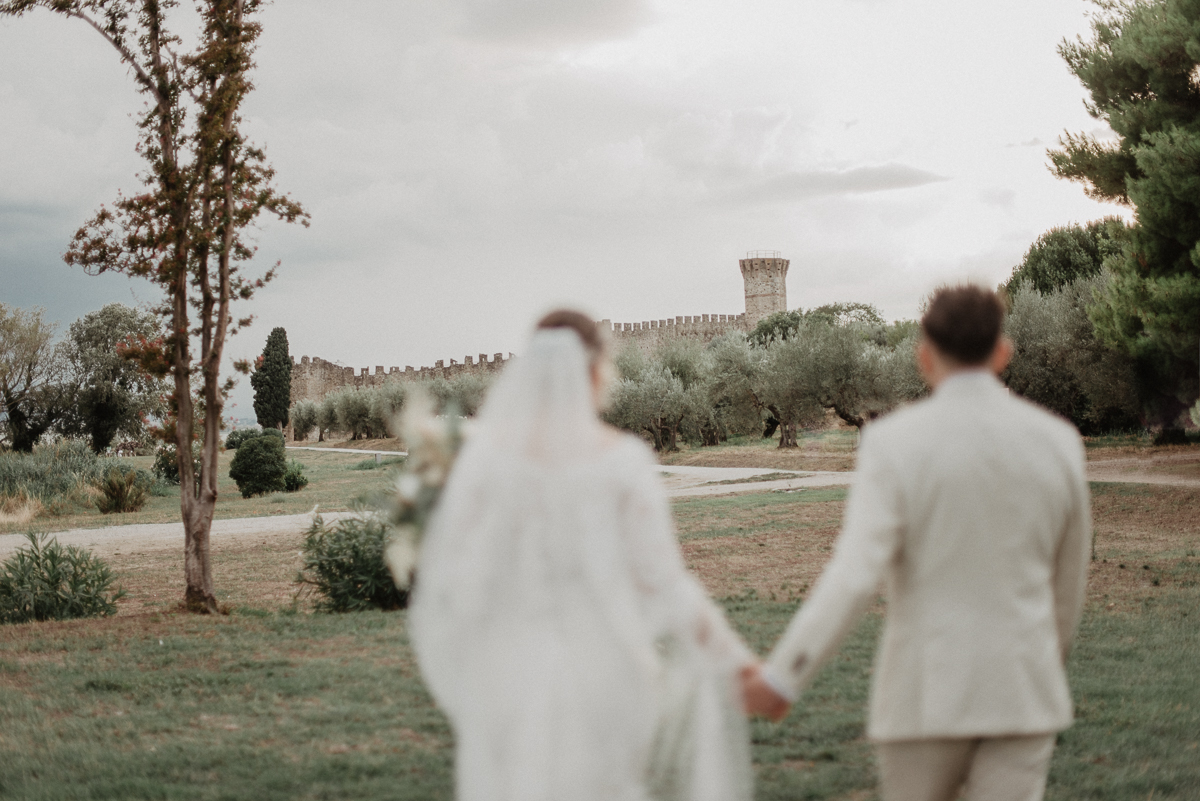 vivianeizzo-wedding-photographer-fineart-bespoke-reportage-luxury-destination-Isolapolvese-Perugia-Umbria-isolapolveseresort-junebugweddings.jpg-54