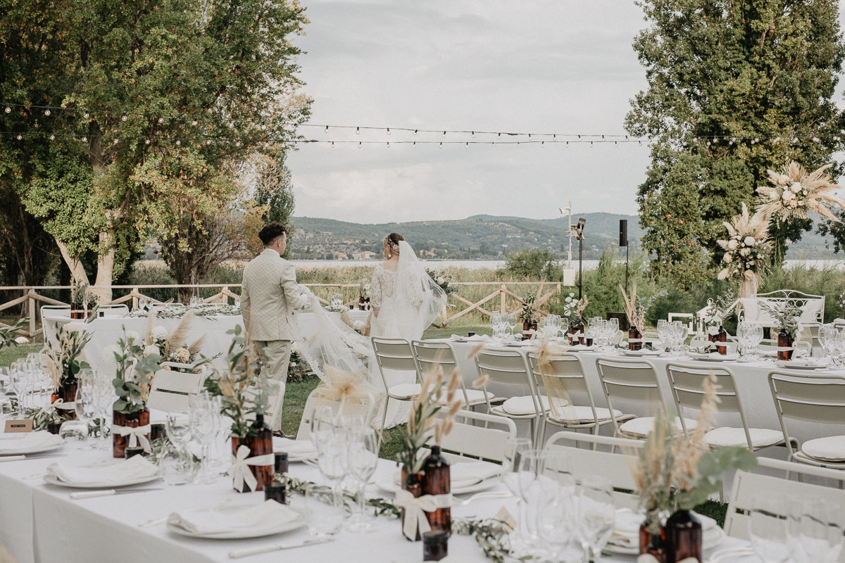 vivianeizzo-wedding-photographer-fineart-bespoke-reportage-luxury-destination-Isolapolvese-Perugia-Umbria-isolapolveseresort-junebugweddings.jpg-80