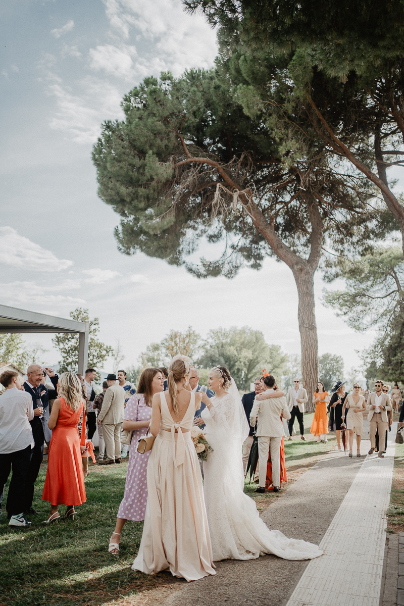 vivianeizzo-wedding-photographer-fineart-bespoke-reportage-luxury-destination-Isolapolvese-Perugia-Umbria-isolapolveseresort-junebugweddings.jpg-87