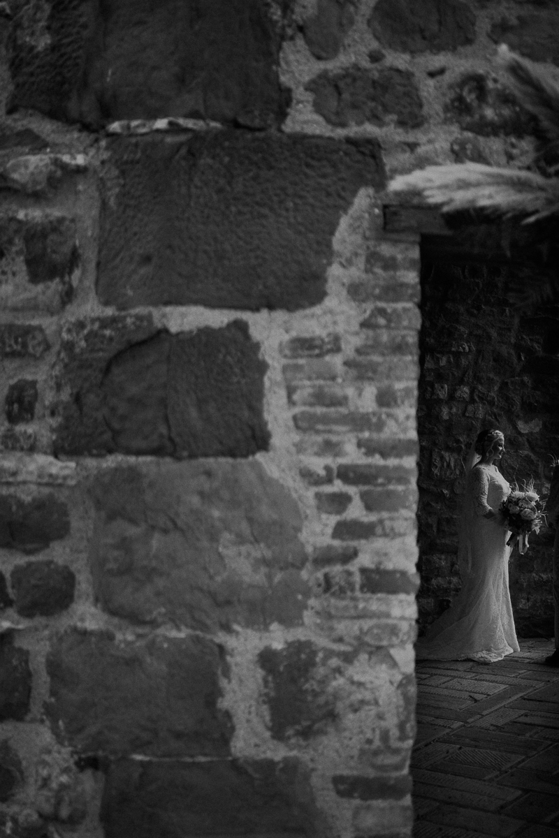 vivianeizzo-wedding-photographer-fineart-bespoke-reportage-luxury-destination-Isolapolvese-Perugia-Umbria-isolapolveseresort-junebugweddings.jpg-96