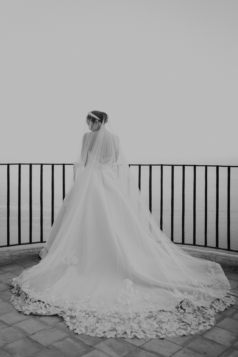vivianeizzo-wedding-photographer-fineart-bespoke-reportage-luxury-destination-weddingplanner-cristinadizoglio-incantoweddings-villacimbrone-ravello-amalficoast-duomoravello-boatsession-103