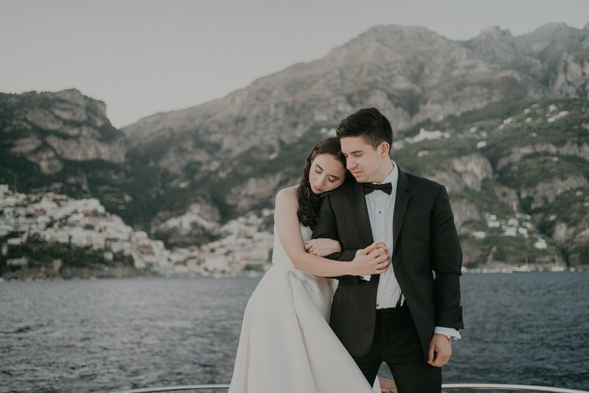 vivianeizzo-wedding-photographer-fineart-bespoke-reportage-luxury-destination-weddingplanner-cristinadizoglio-incantoweddings-villacimbrone-ravello-amalficoast-duomoravello-boatsession-12