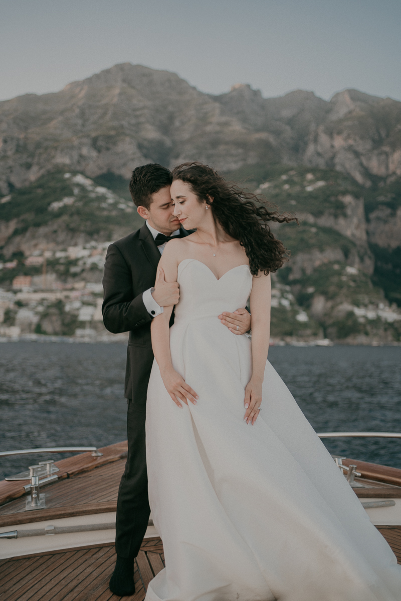 vivianeizzo-wedding-photographer-fineart-bespoke-reportage-luxury-destination-weddingplanner-cristinadizoglio-incantoweddings-villacimbrone-ravello-amalficoast-duomoravello-boatsession-15