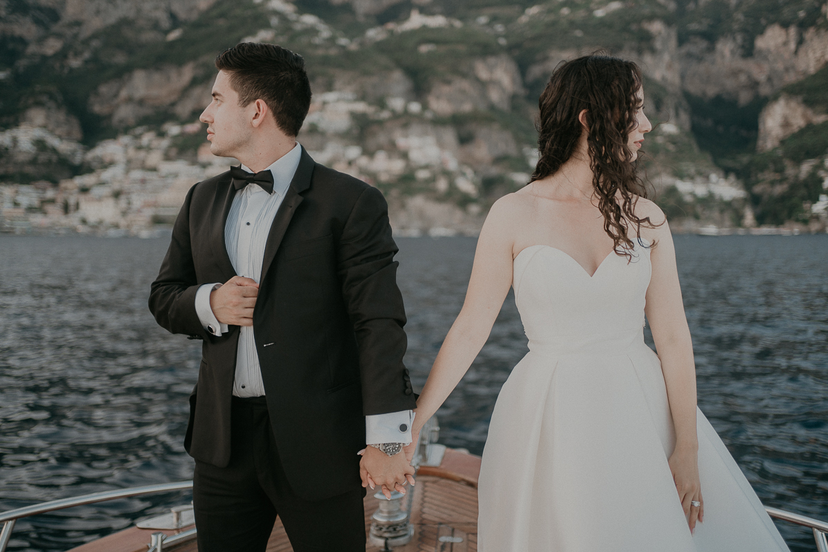 vivianeizzo-wedding-photographer-fineart-bespoke-reportage-luxury-destination-weddingplanner-cristinadizoglio-incantoweddings-villacimbrone-ravello-amalficoast-duomoravello-boatsession-18