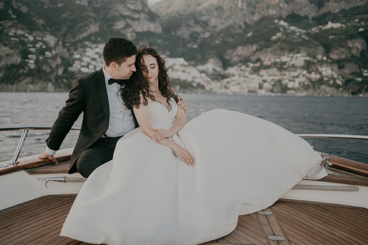 vivianeizzo-wedding-photographer-fineart-bespoke-reportage-luxury-destination-weddingplanner-cristinadizoglio-incantoweddings-villacimbrone-ravello-amalficoast-duomoravello-boatsession-21