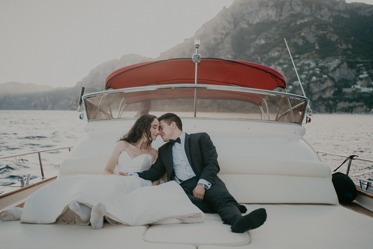 vivianeizzo-wedding-photographer-fineart-bespoke-reportage-luxury-destination-weddingplanner-cristinadizoglio-incantoweddings-villacimbrone-ravello-amalficoast-duomoravello-boatsession-27