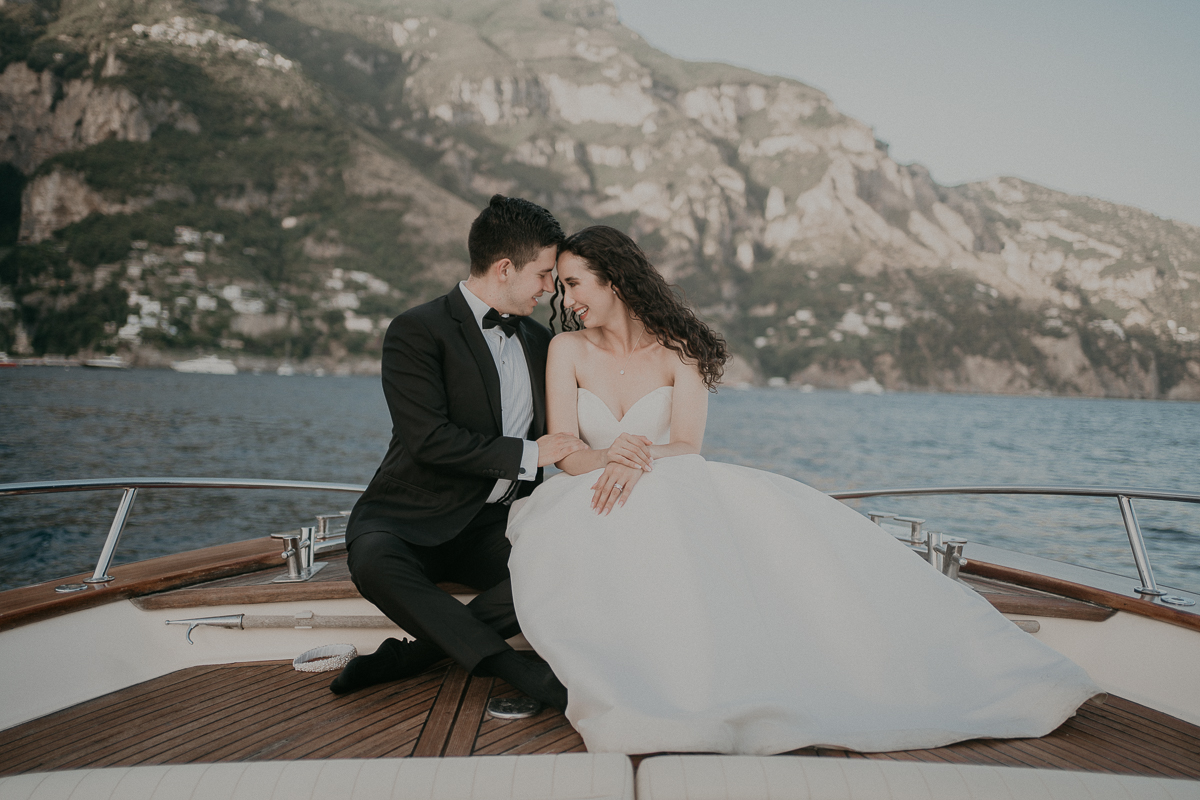 vivianeizzo-wedding-photographer-fineart-bespoke-reportage-luxury-destination-weddingplanner-cristinadizoglio-incantoweddings-villacimbrone-ravello-amalficoast-duomoravello-boatsession-28