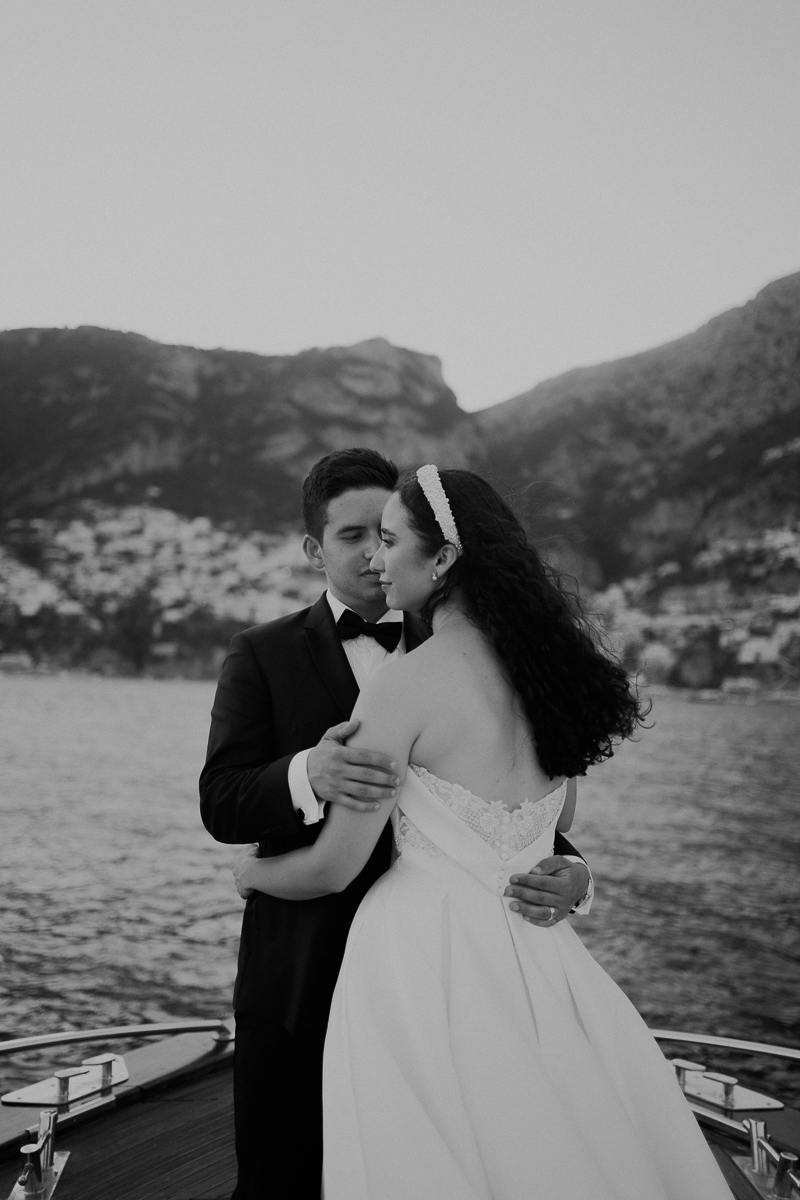 vivianeizzo-wedding-photographer-fineart-bespoke-reportage-luxury-destination-weddingplanner-cristinadizoglio-incantoweddings-villacimbrone-ravello-amalficoast-duomoravello-boatsession-5