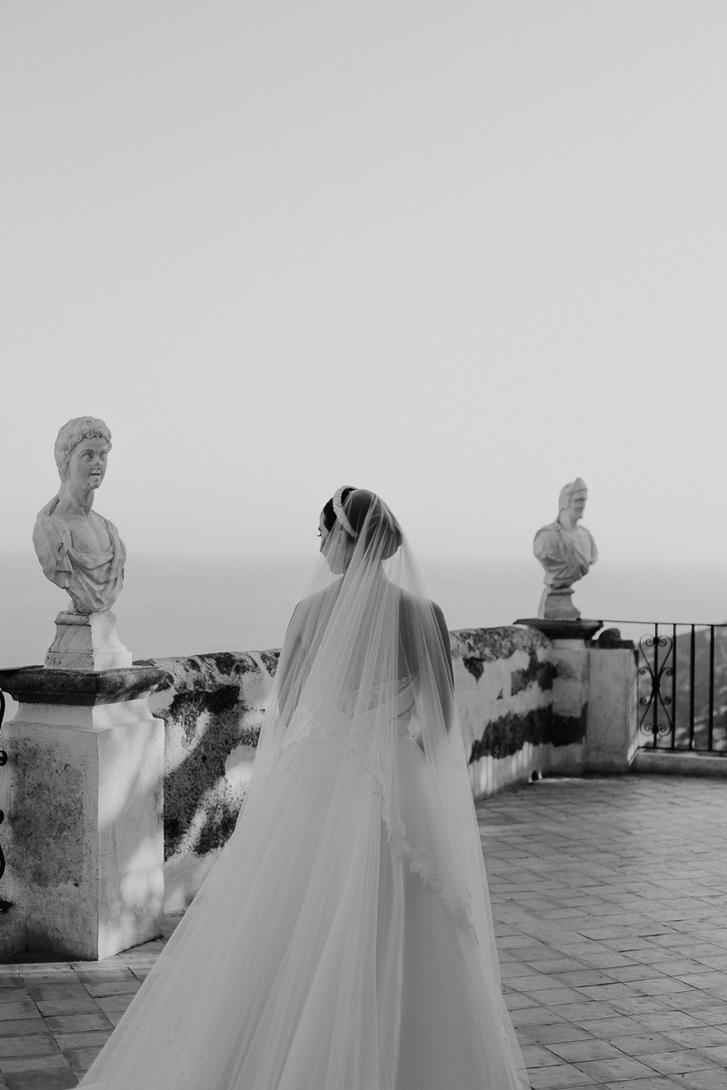 vivianeizzo-wedding-photographer-fineart-bespoke-reportage-luxury-destination-weddingplanner-cristinadizoglio-incantoweddings-villacimbrone-ravello-amalficoast-duomoravello-boatsession-56