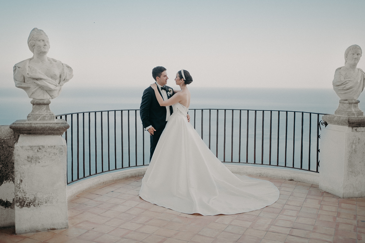 vivianeizzo-wedding-photographer-fineart-bespoke-reportage-luxury-destination-weddingplanner-cristinadizoglio-incantoweddings-villacimbrone-ravello-amalficoast-duomoravello-boatsession-58
